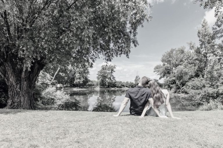 A couple sitting down in a park in Austin texas. First date in Texas